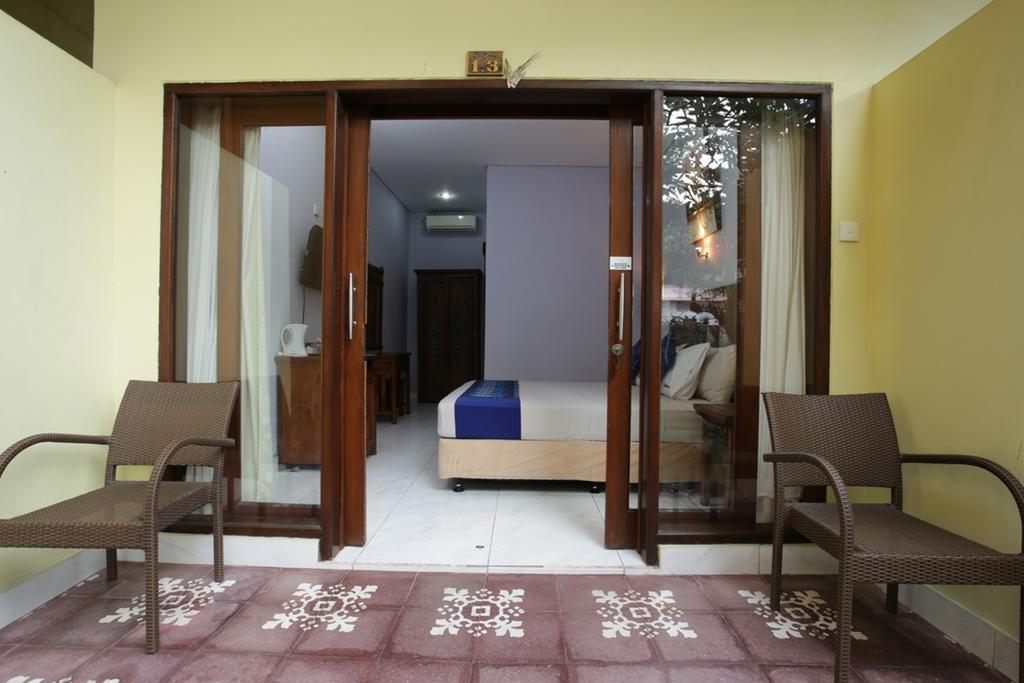 ホテル Reddoorz @ Pantai Cemara Sanur エクステリア 写真