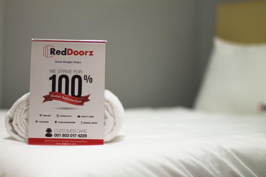 ホテル Reddoorz @ Pantai Cemara Sanur エクステリア 写真