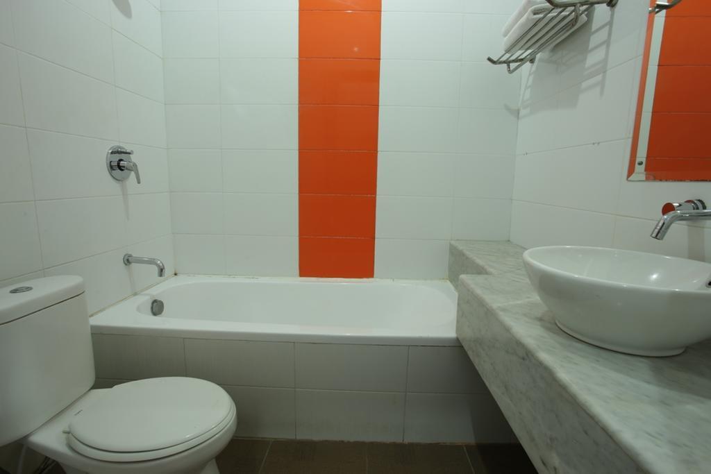 ホテル Reddoorz @ Pantai Cemara Sanur エクステリア 写真