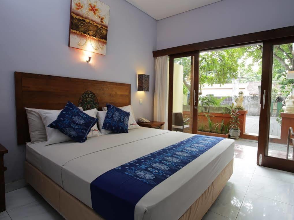 ホテル Reddoorz @ Pantai Cemara Sanur エクステリア 写真