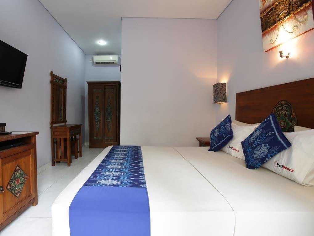 ホテル Reddoorz @ Pantai Cemara Sanur エクステリア 写真